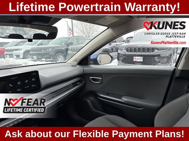 Used 2025 Kia K4 LXS image 27