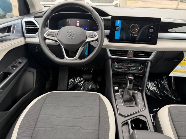 New 2026 Volkswagen Taos SE FWD image 10