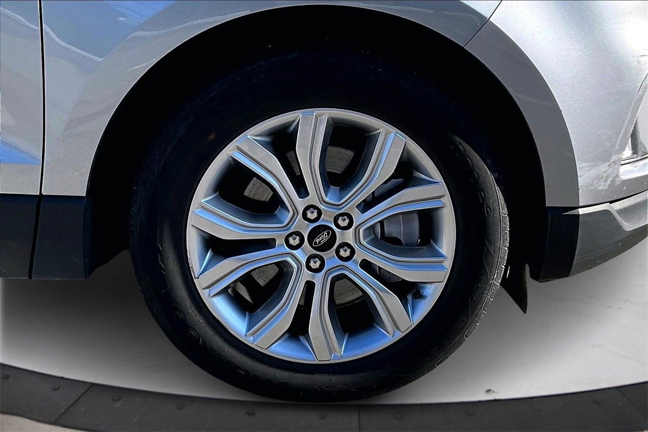 Used 2024 Ford Edge Titanium image 33