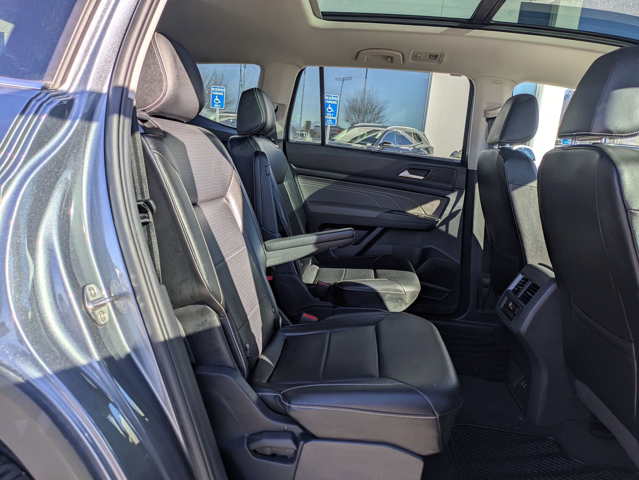 Used 2022 Volkswagen Atlas SE w/ Panoramic Sunroof Package image 32