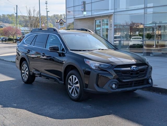 Used 2023 Subaru Outback Premium image 9