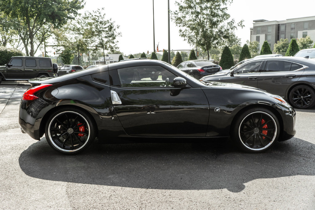 Used 2017 Nissan 370Z Touring Sport RWD image 3