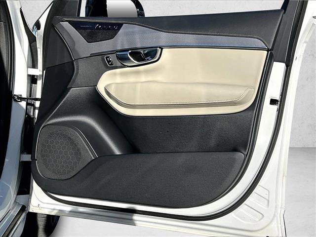 Used 2020 Volvo XC90 T5 R-Design image 19