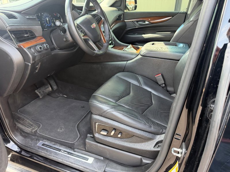 Used 2017 Cadillac Escalade ESV Premium Luxury AWD/4WD image 10