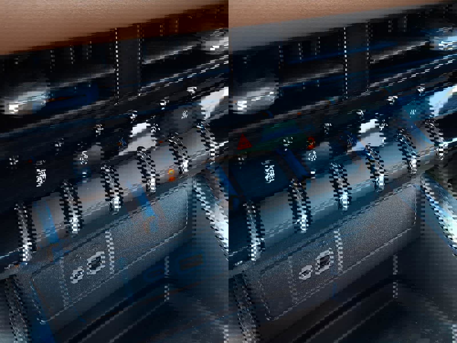 Used 2024 GMC Canyon AT4 w/ AT4 Premium Package image 39