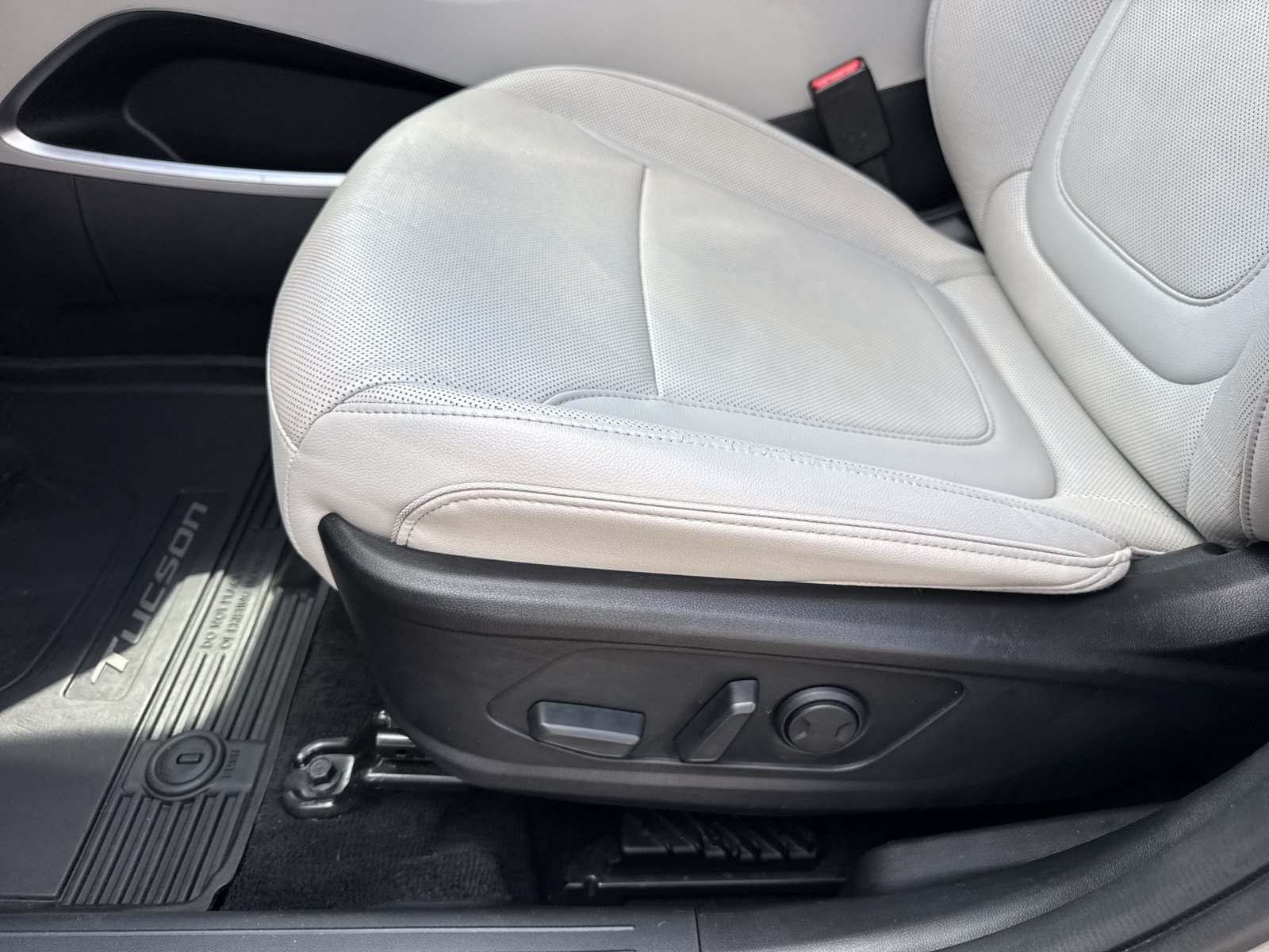 Certified 2024 Hyundai Tucson Limited FWD image 12