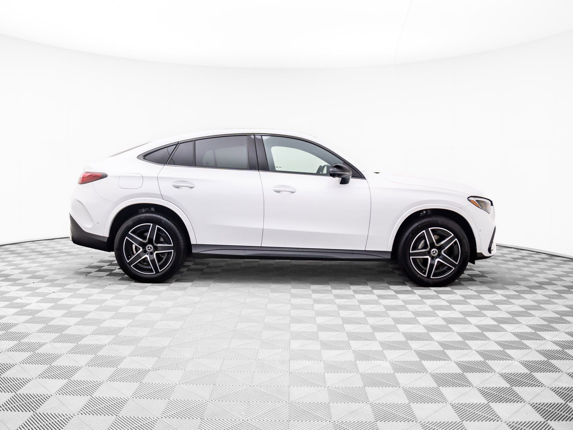 New 2025 Mercedes-Benz GLC 300 4MATIC image 6