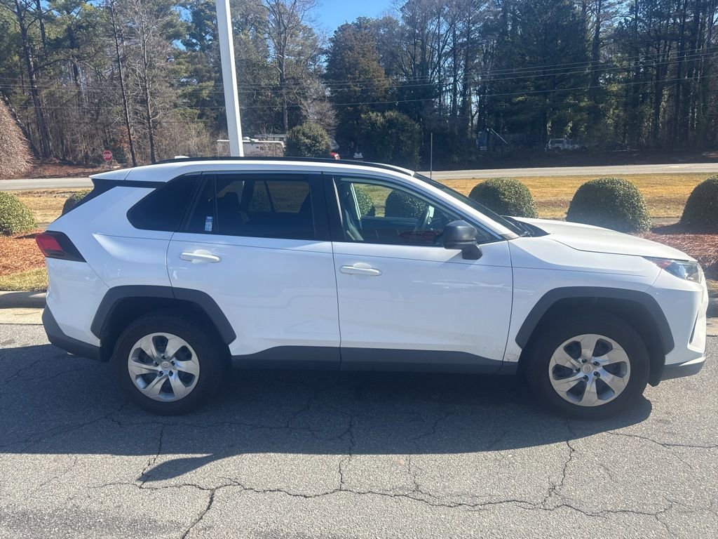 Used 2021 Toyota RAV4 LE image 6