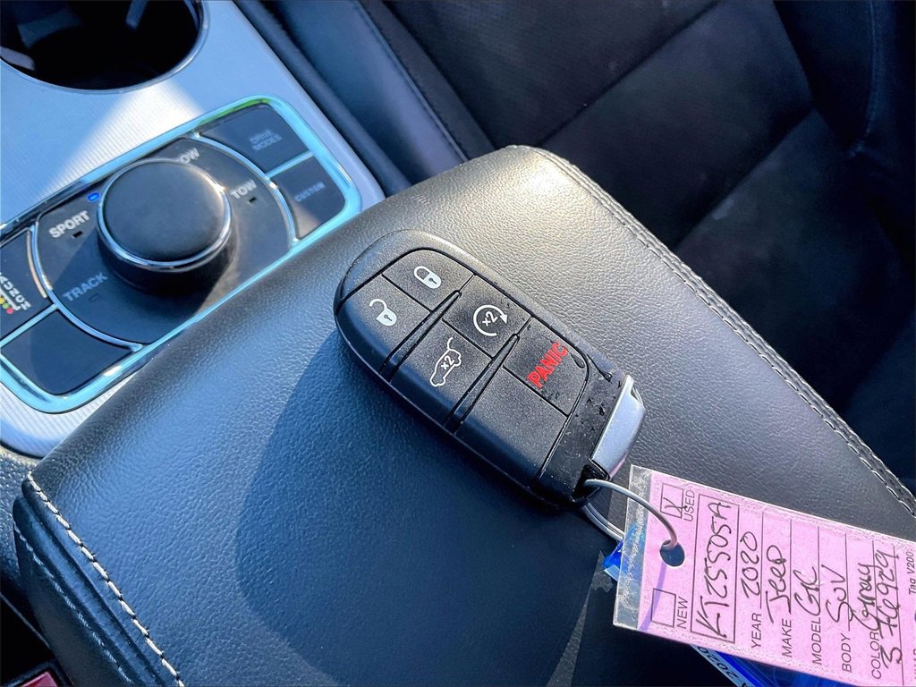 Used 2020 Jeep Grand Cherokee SRT image 29