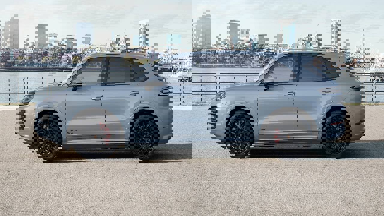 New 2026 Porsche Cayenne GTS image 2