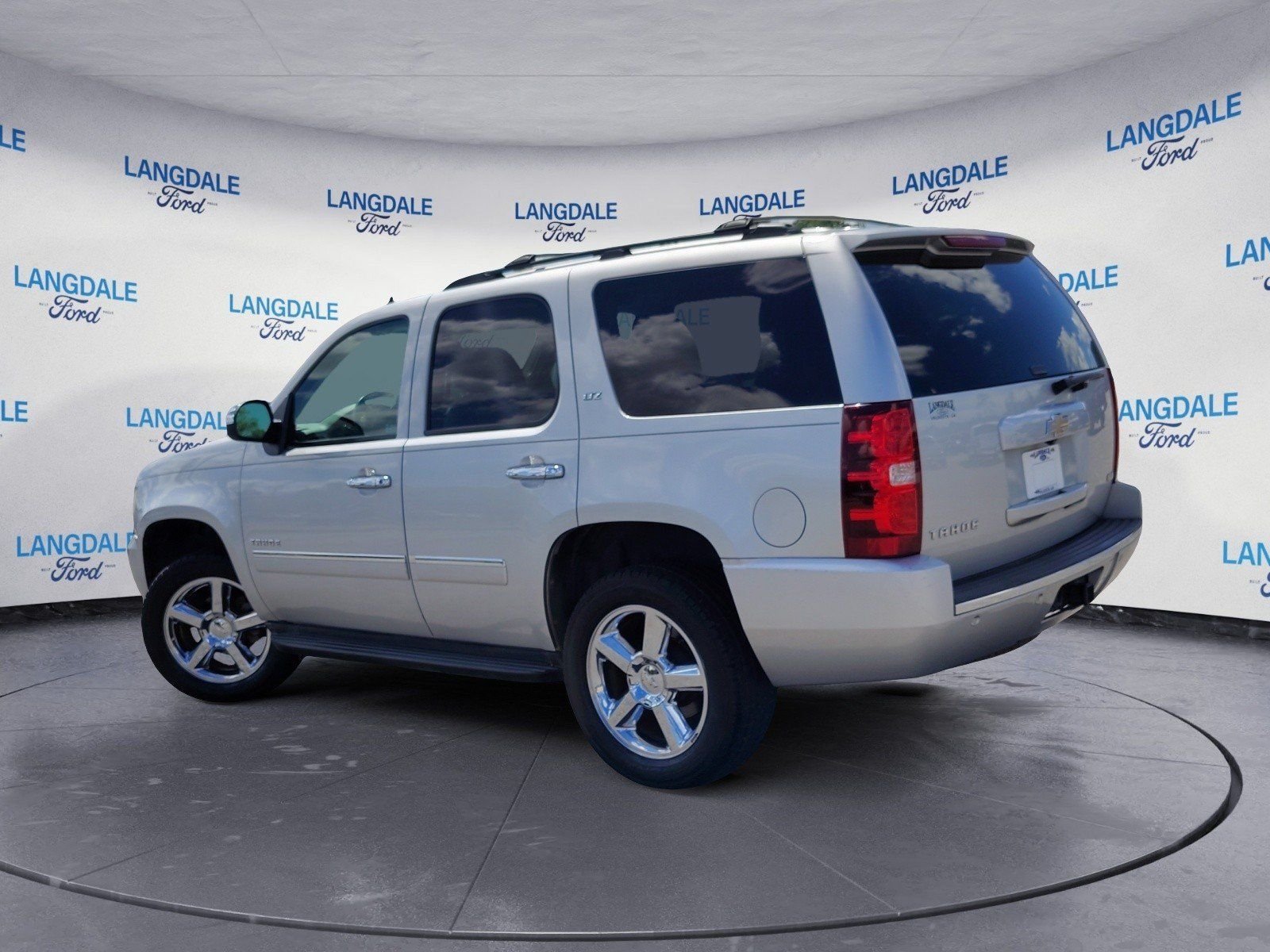 Used 2011 Chevrolet Tahoe LTZ RWD image 9