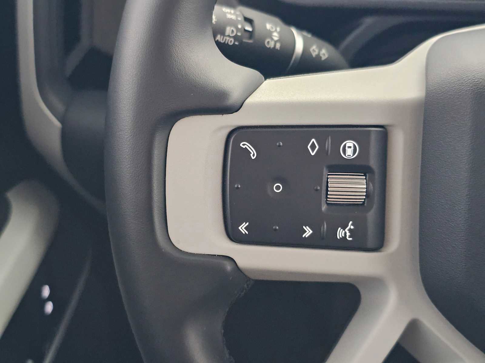 New 2024 Land Rover Defender 110 S image 30