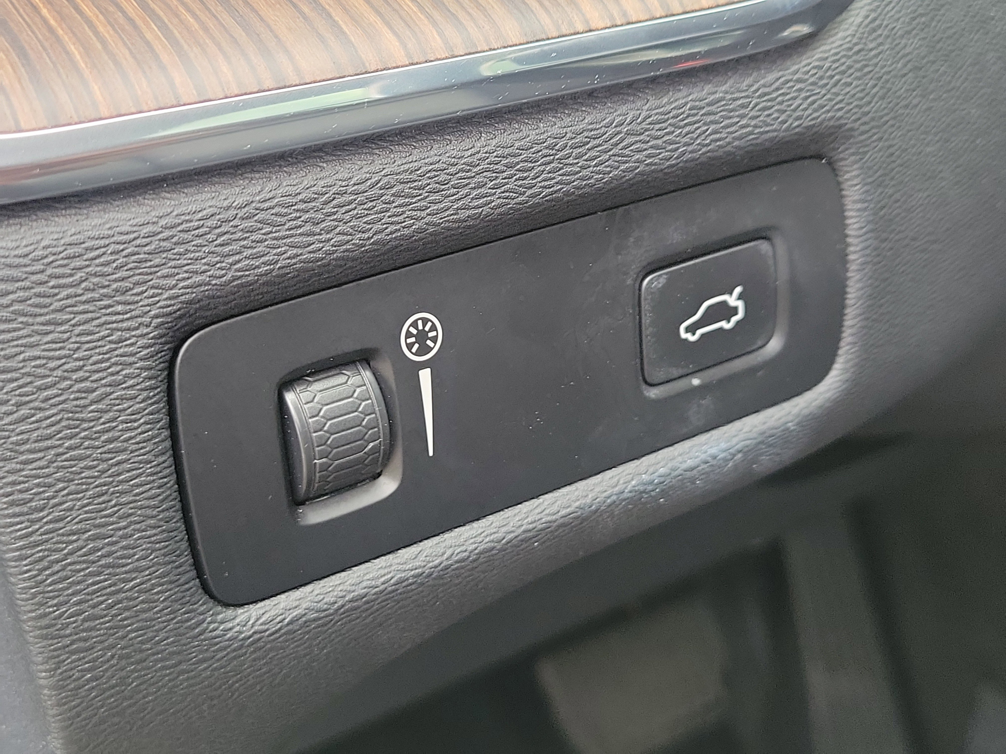 Used 2021 Volvo XC60 T5 Momentum image 24