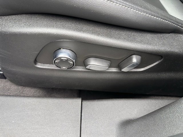 Used 2024 Cadillac XT4 Premium Luxury image 17