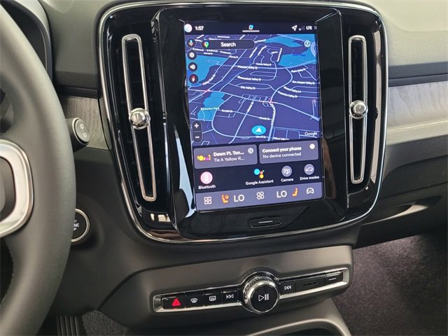 New 2026 Volvo XC40 B5 Core w/ Climate Package image 17