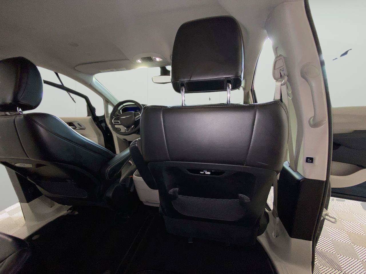 Used 2023 Chrysler Pacifica Touring-L FWD image 22
