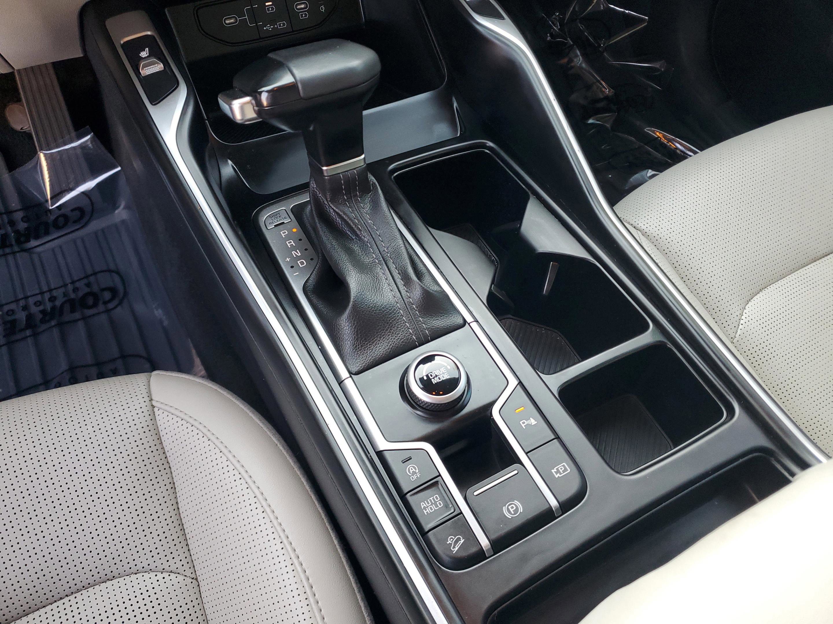 Certified 2025 Kia Sorento S image 26