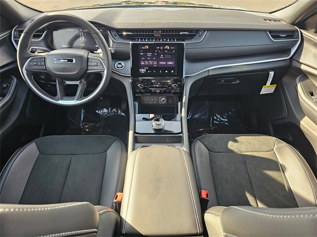 New 2025 Jeep Grand Cherokee Altitude image 10