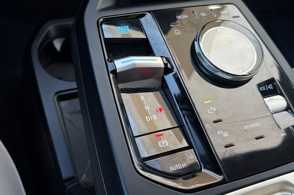 Used 2023 BMW iX xDrive50 image 24