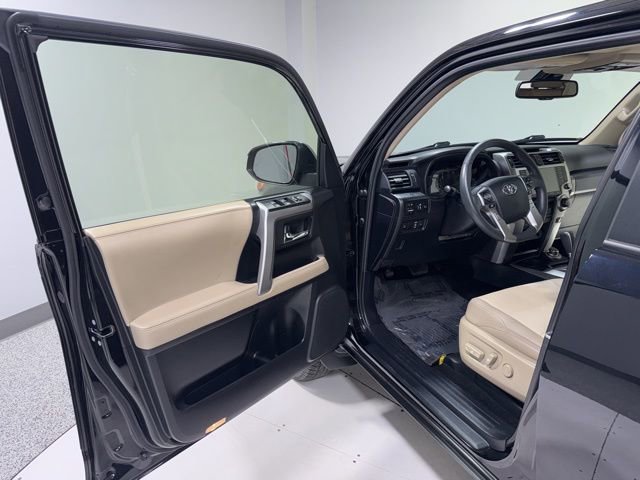 Used 2022 Toyota 4Runner SR5 Premium w/ Moonroof Package AWD/4WD image 11