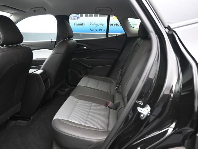 Used 2025 Chevrolet Trax LT w/ LT Convenience Package image 9