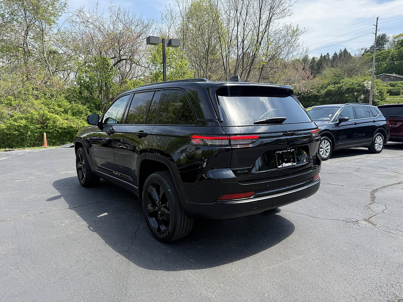 Certified 2023 Jeep Grand Cherokee Limited w/ Black Appearance Package AWD/4WD image 4