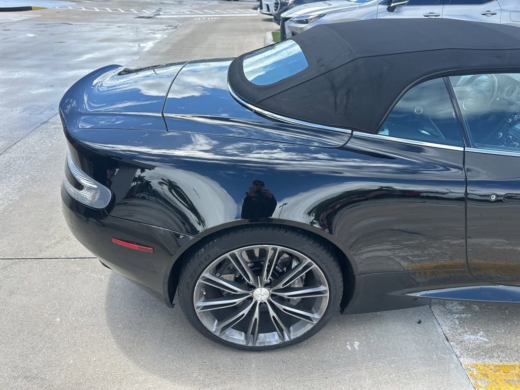 Used 2015 Aston Martin DB9 Volante RWD image 2