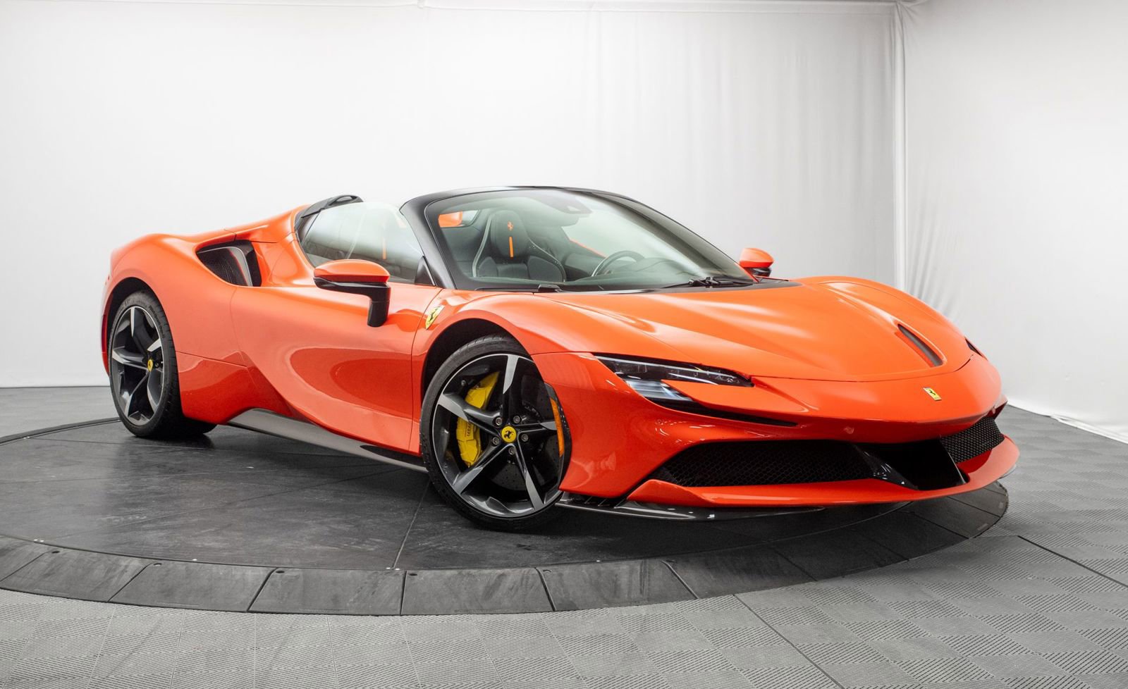 Used 2025 Ferrari SF90 Spider image 1