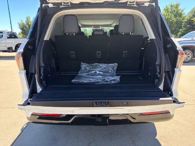 New 2026 Lincoln Navigator Reserve AWD/4WD image 8