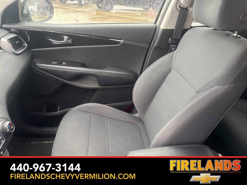 Used 2019 Kia Sorento LX w/ LX Convenience Package image 12
