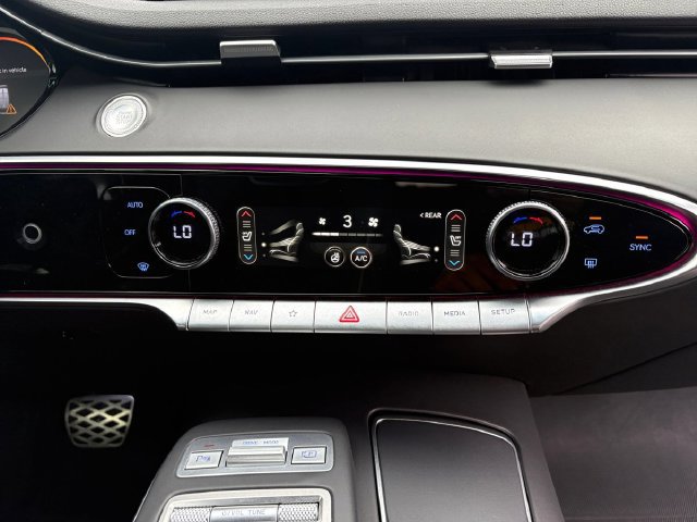 Used 2025 Genesis GV70 3.5T Sport AWD/4WD image 4