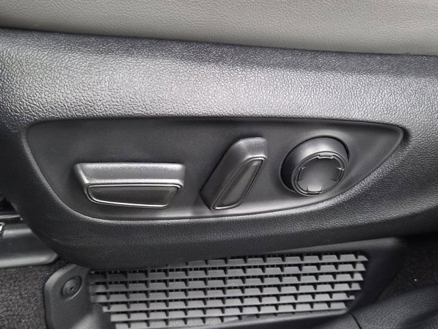 Used 2026 Toyota Sienna XLE image 23