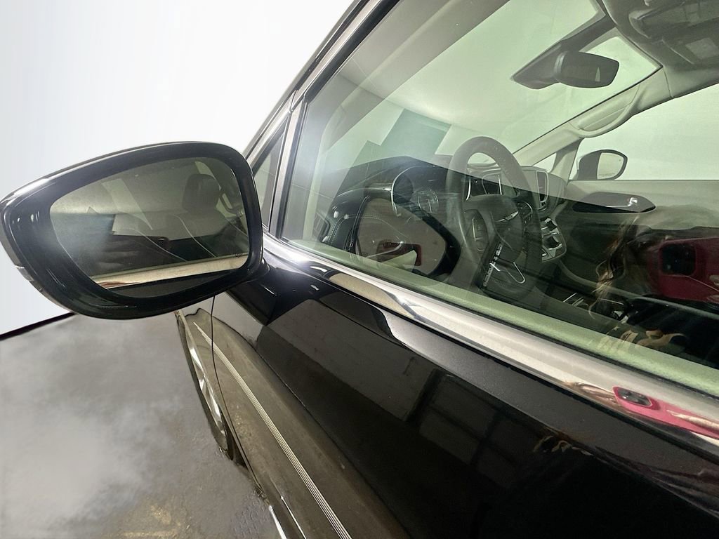 Used 2023 Chrysler Pacifica Limited image 41