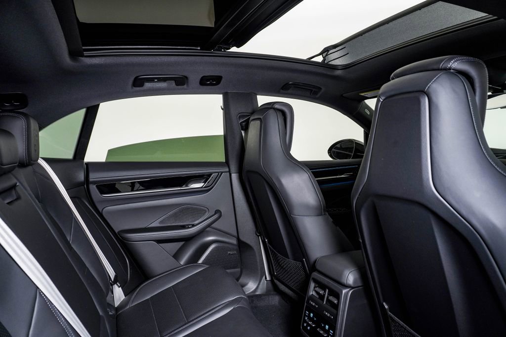 New 2026 Porsche Macan 4 Electric image 16