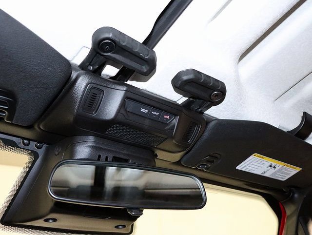 Used 2025 Jeep Wrangler Unlimited Sahara image 23