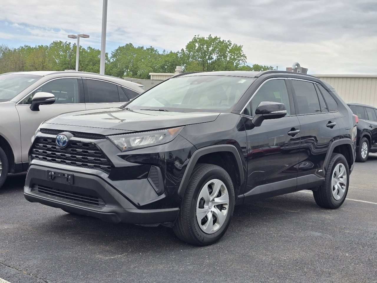 Used 2022 Toyota RAV4 LE AWD/4WD image 3