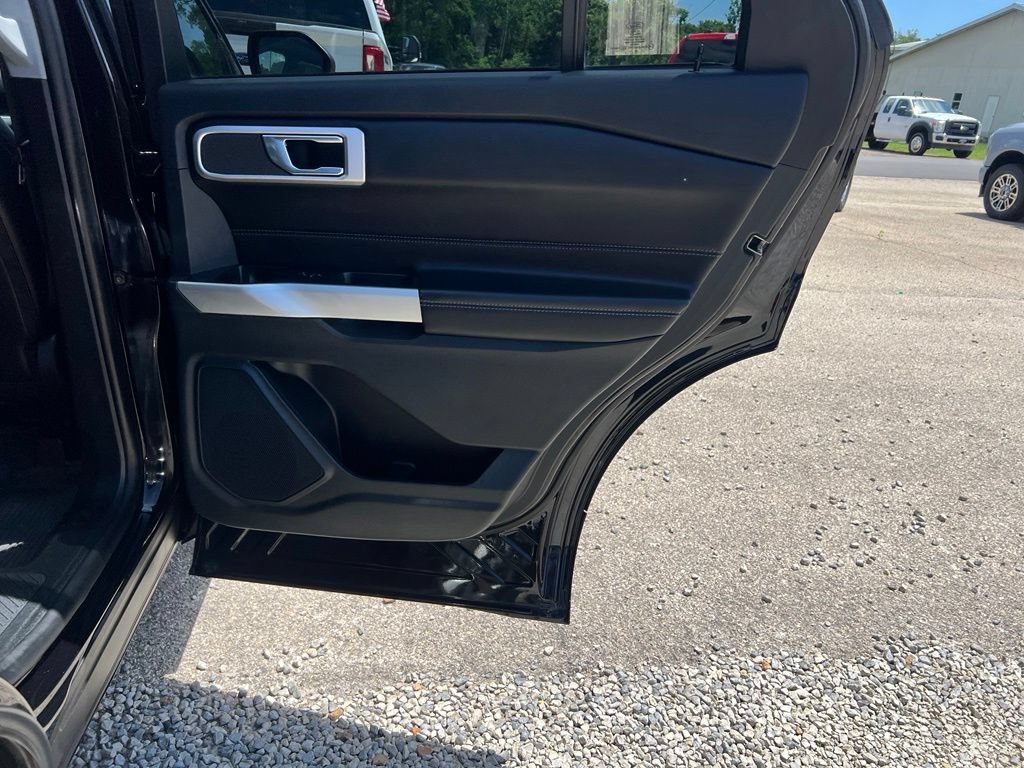 Used 2021 Ford Explorer XLT w/ Equipment Group 202A AWD/4WD image 19