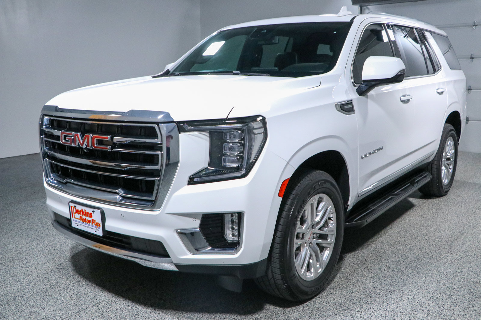 Used 2023 GMC Yukon SLT w/ SLT Luxury Package RWD image 37