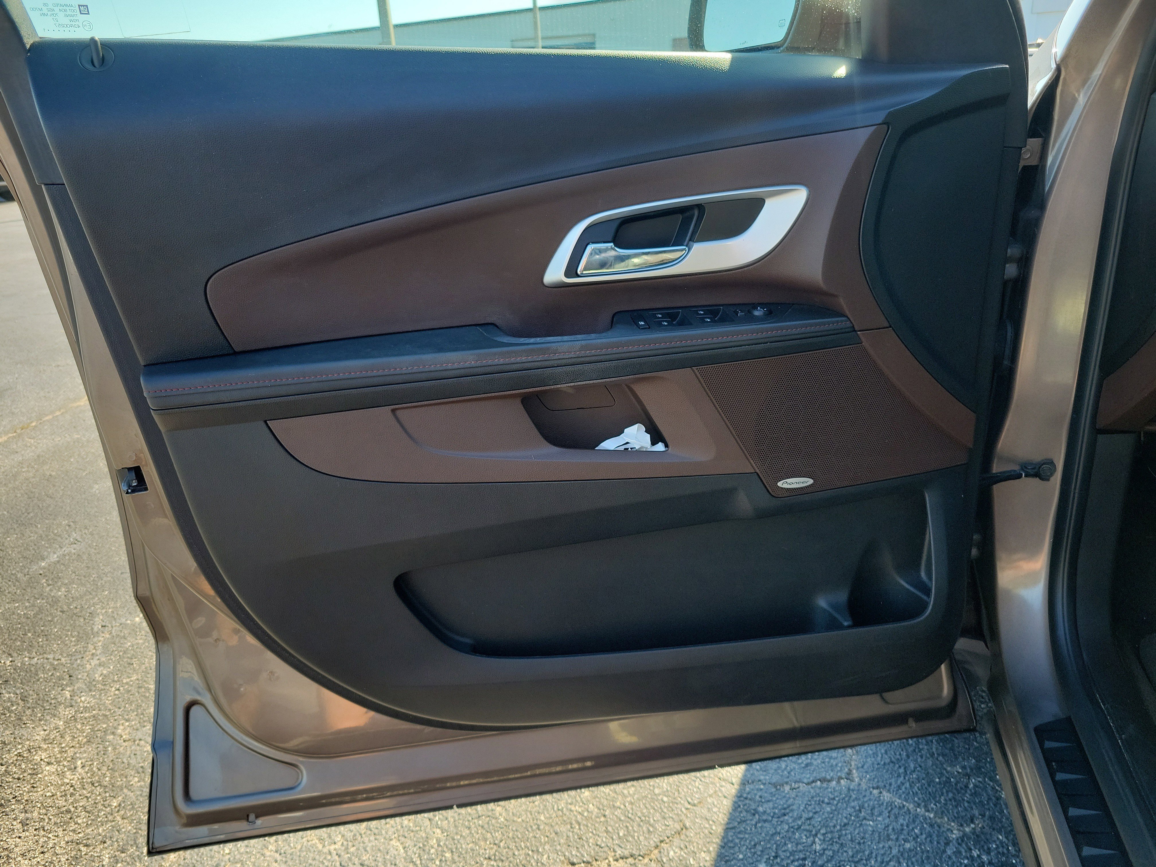 Used 2011 Chevrolet Equinox LTZ image 14