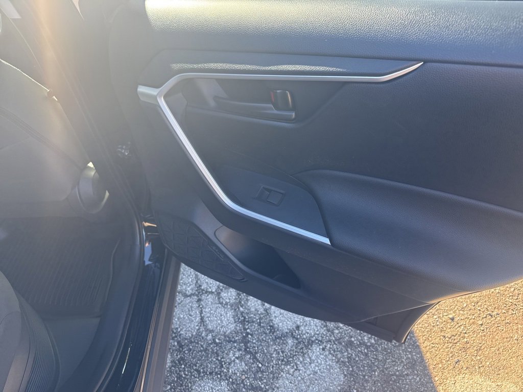Used 2022 Toyota RAV4 LE image 19