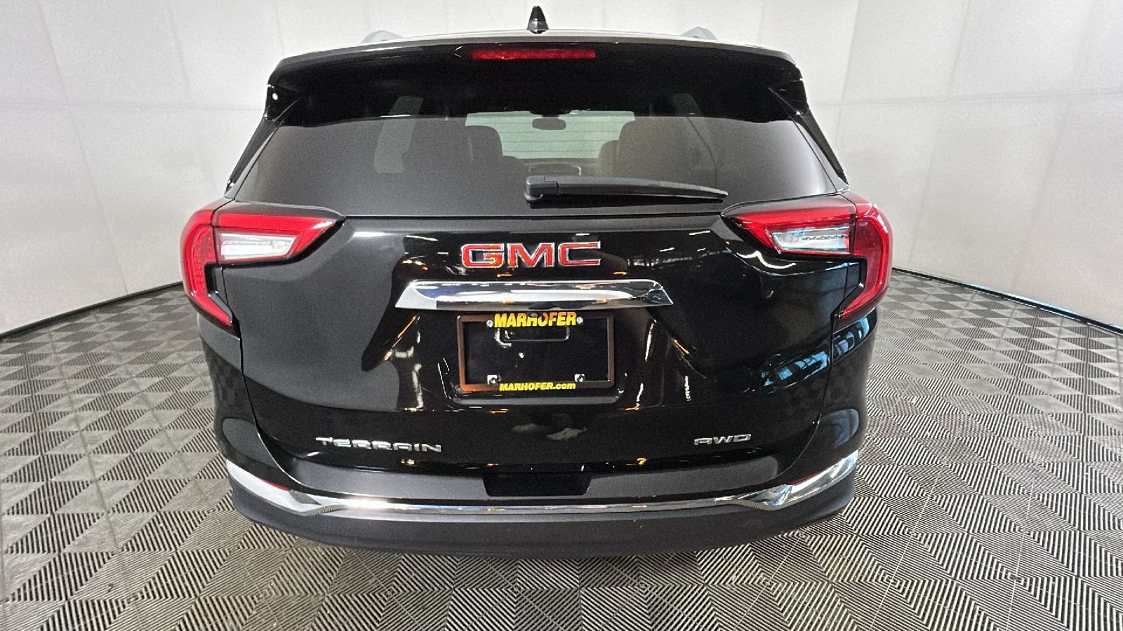 Used 2024 GMC Terrain SLT AWD/4WD image 5