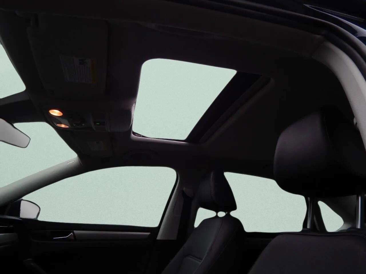 Used 2022 Volkswagen Passat 2.0T SE image 29