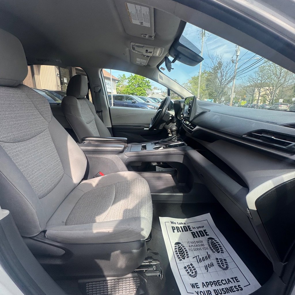 Used 2022 Toyota Sienna LE FWD image 19