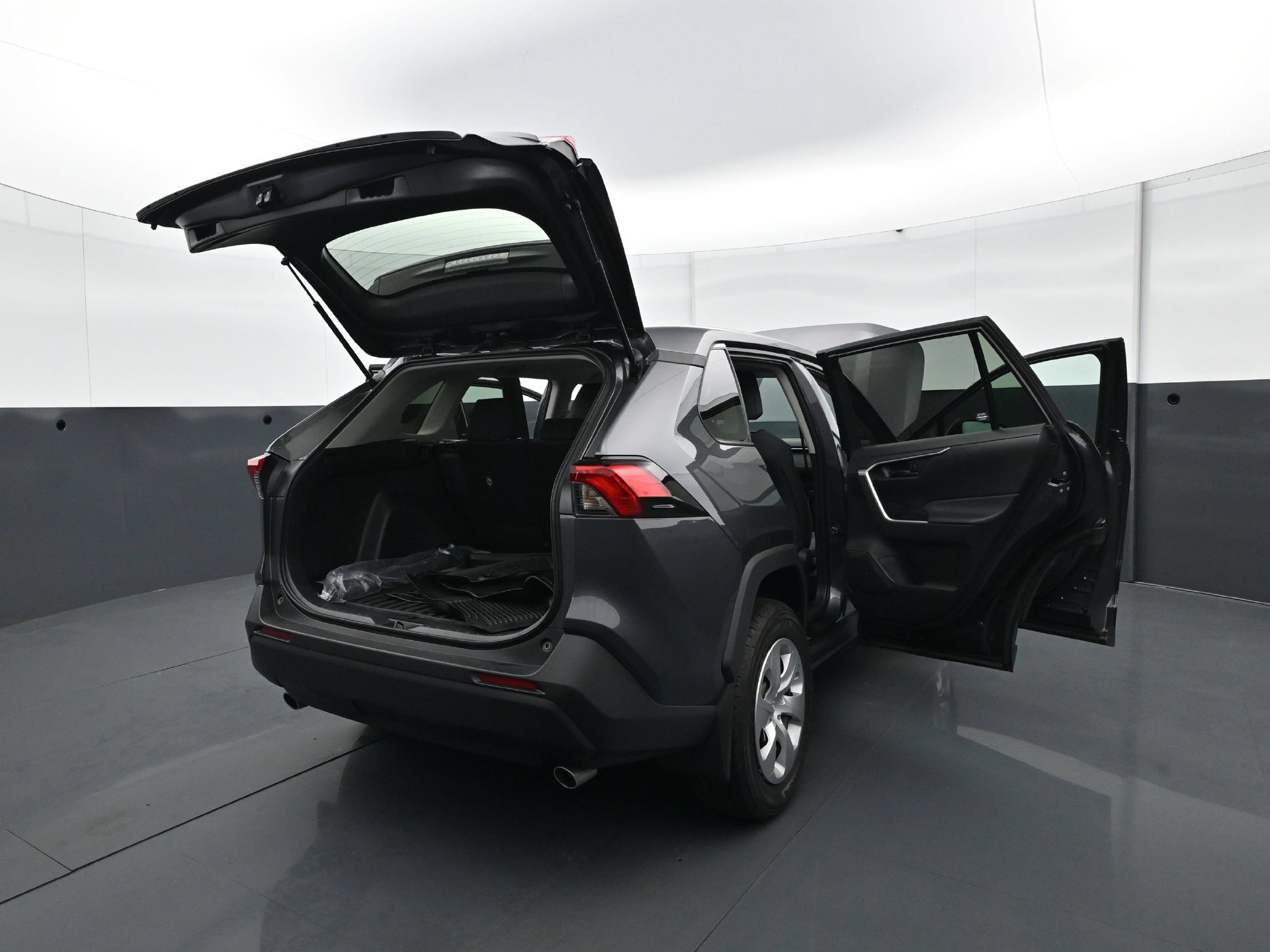 Used 2024 Toyota RAV4 LE AWD/4WD image 32