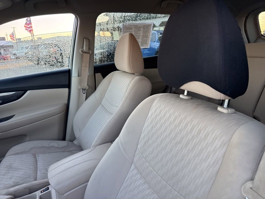 Used 2018 Nissan Rogue SV image 19