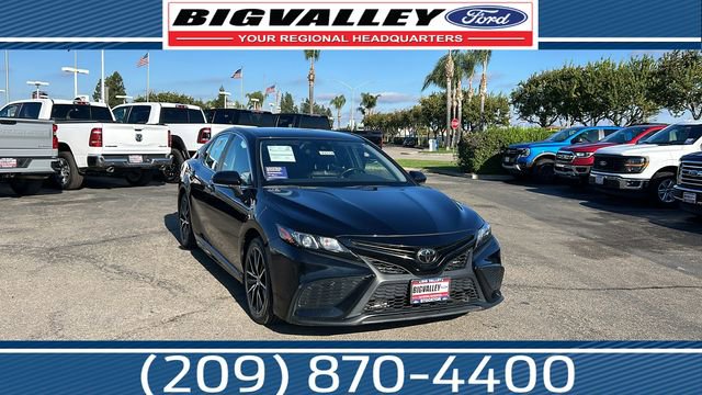 Used 2023 Toyota Camry SE image 1