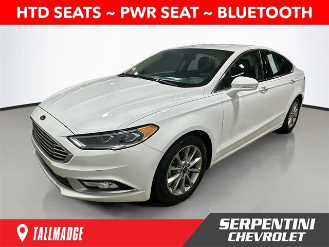 Used 2017 Ford Fusion SE w/ Fusion SE Technology Package FWD image 1