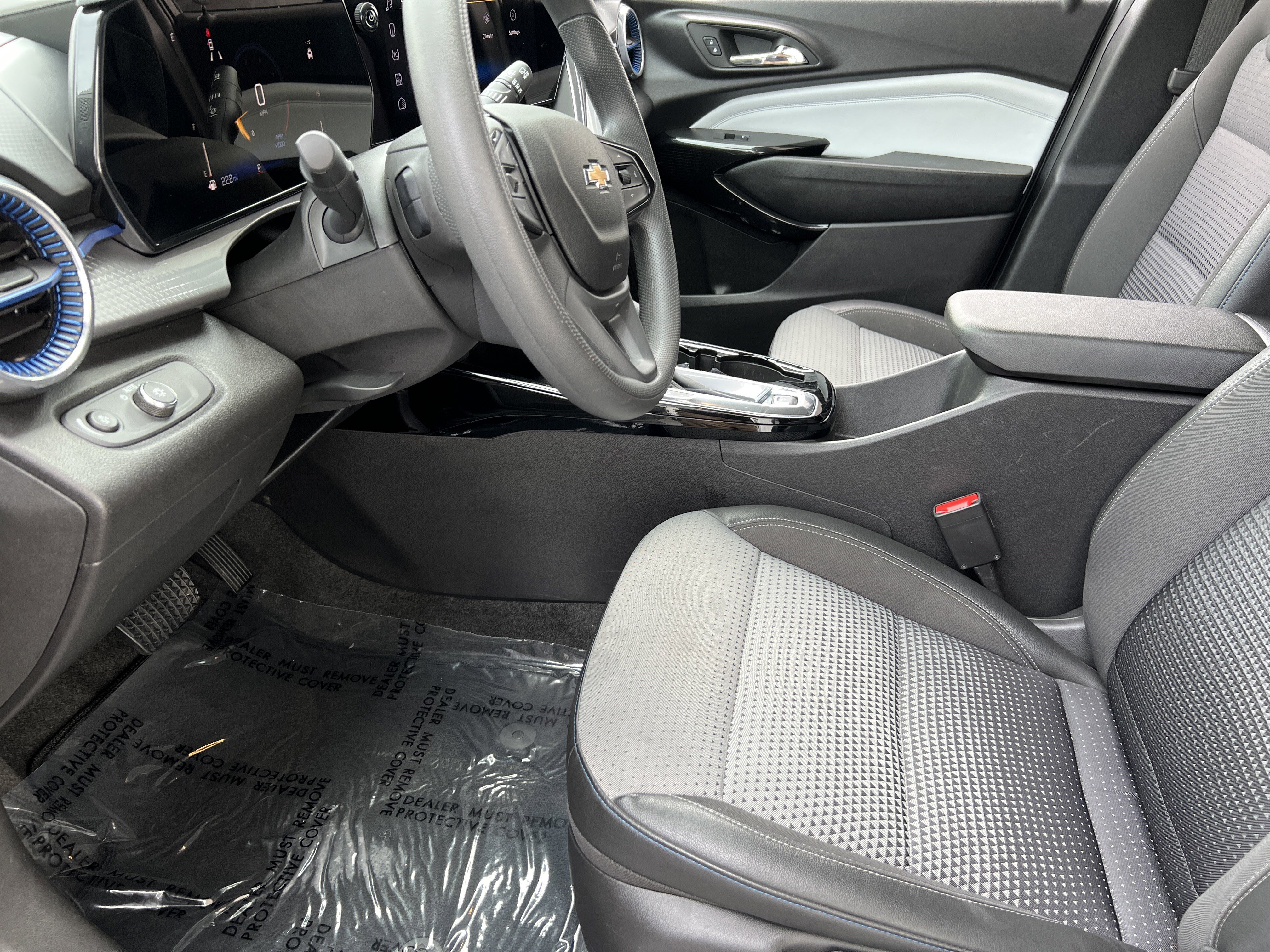 Used 2025 Chevrolet Trax LT FWD image 13