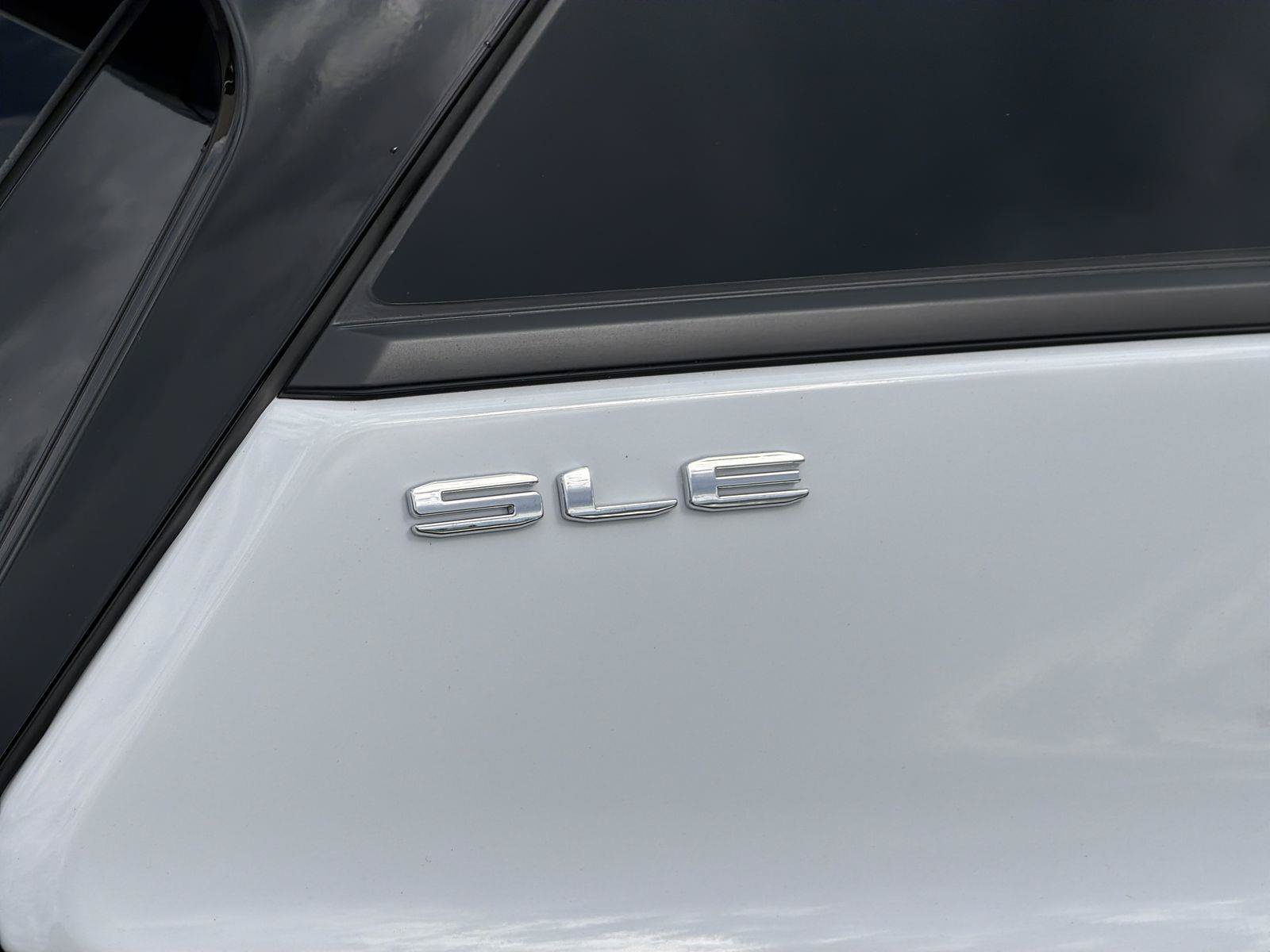 Used 2023 GMC Terrain SLE FWD image 30