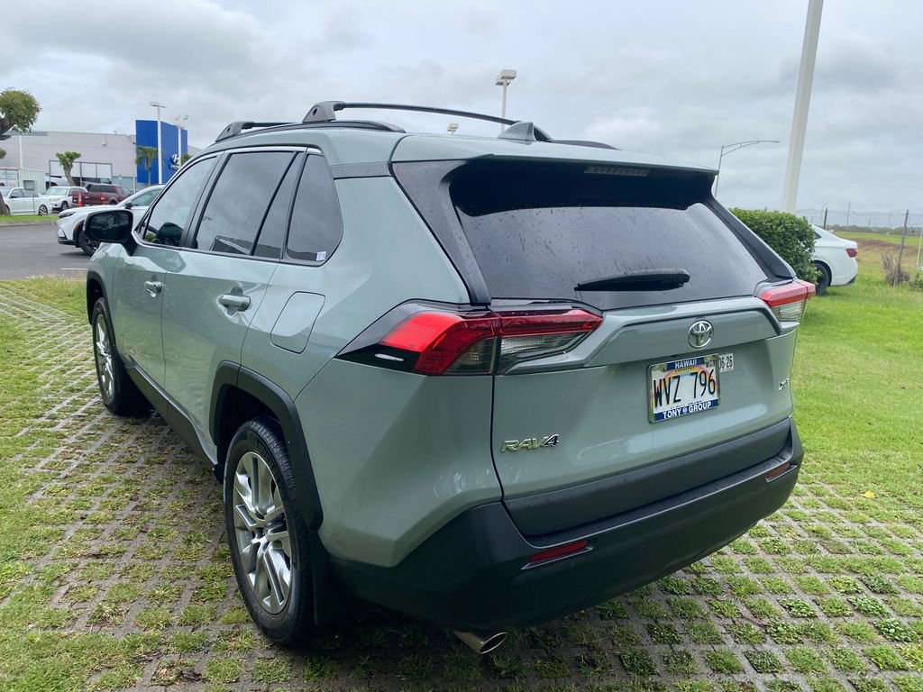 Used 2022 Toyota RAV4 XLE Premium FWD image 5